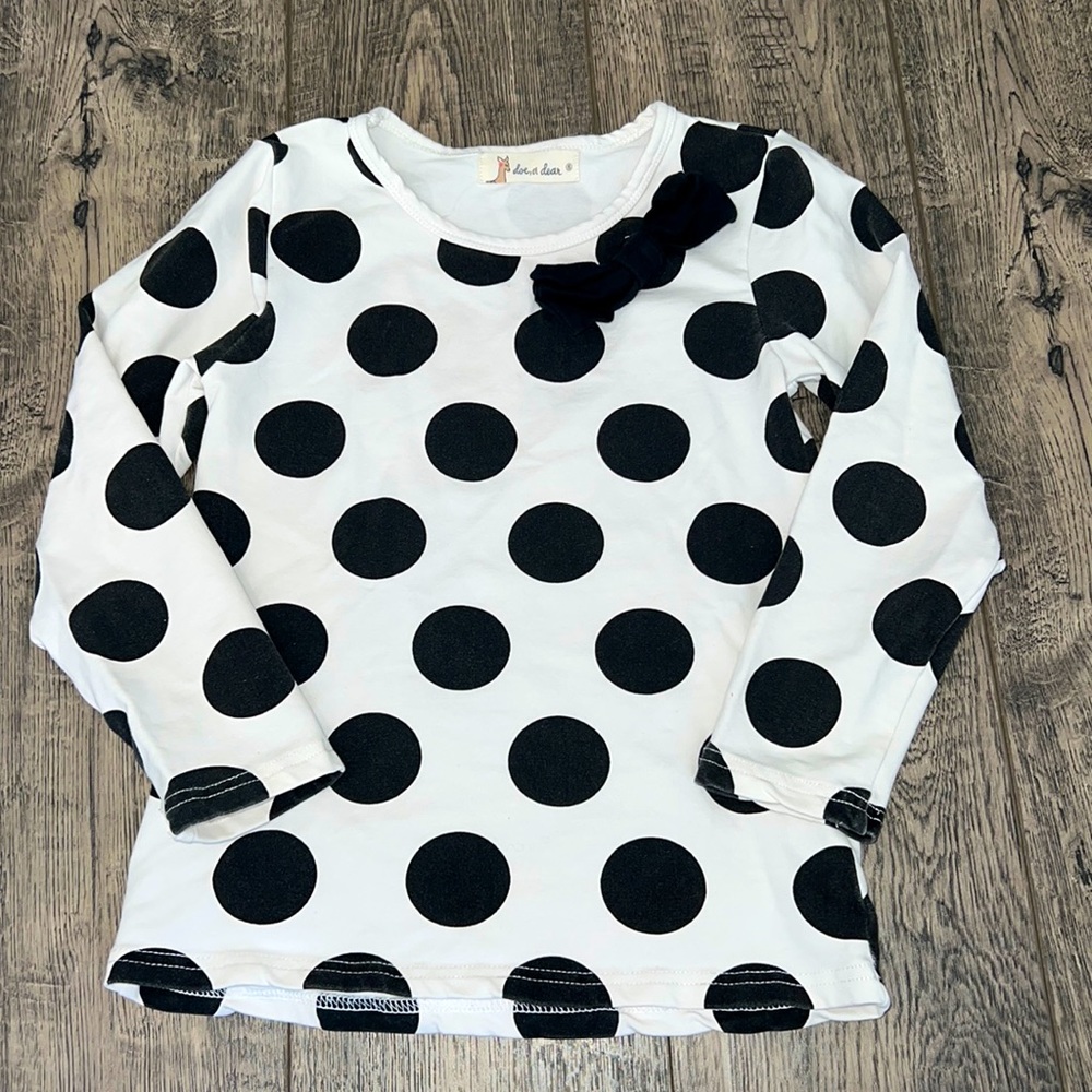 Doe, a dear white long sleeve shirt with black polka dots and black bow 6 EUC